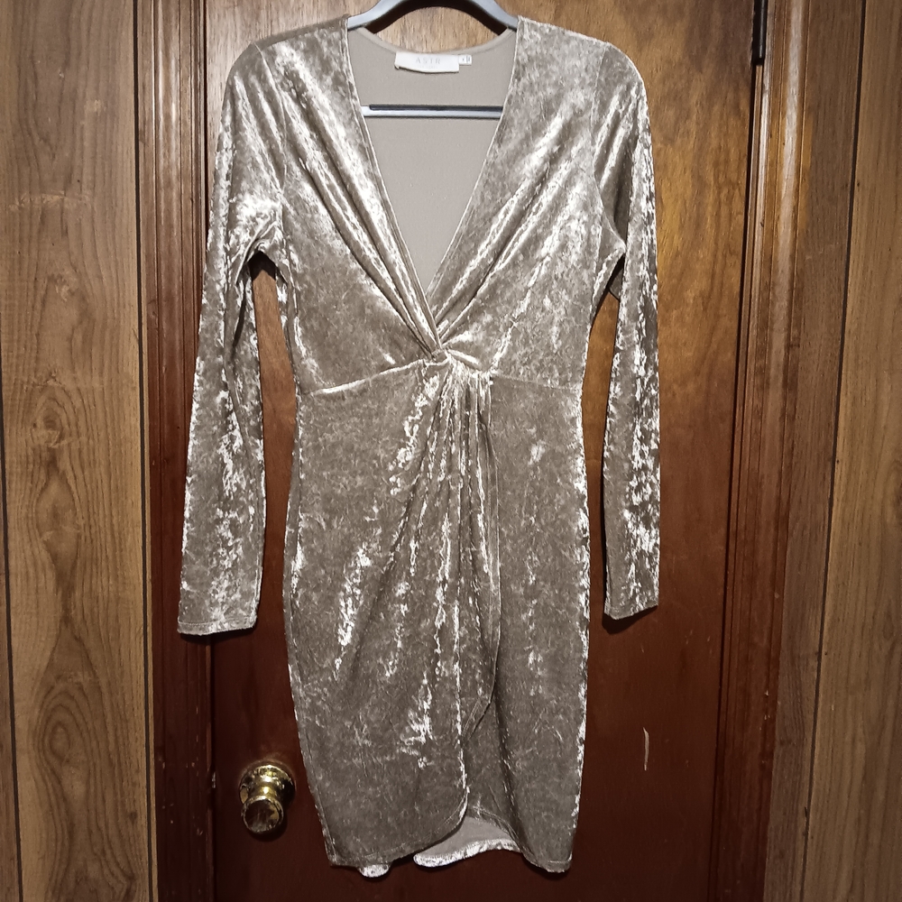 Astr Velvet Midi Dress in Cream